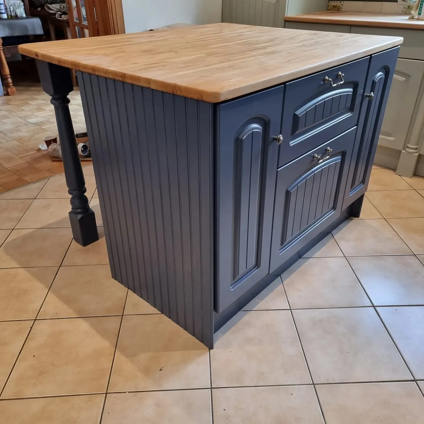 kitchen island spaying